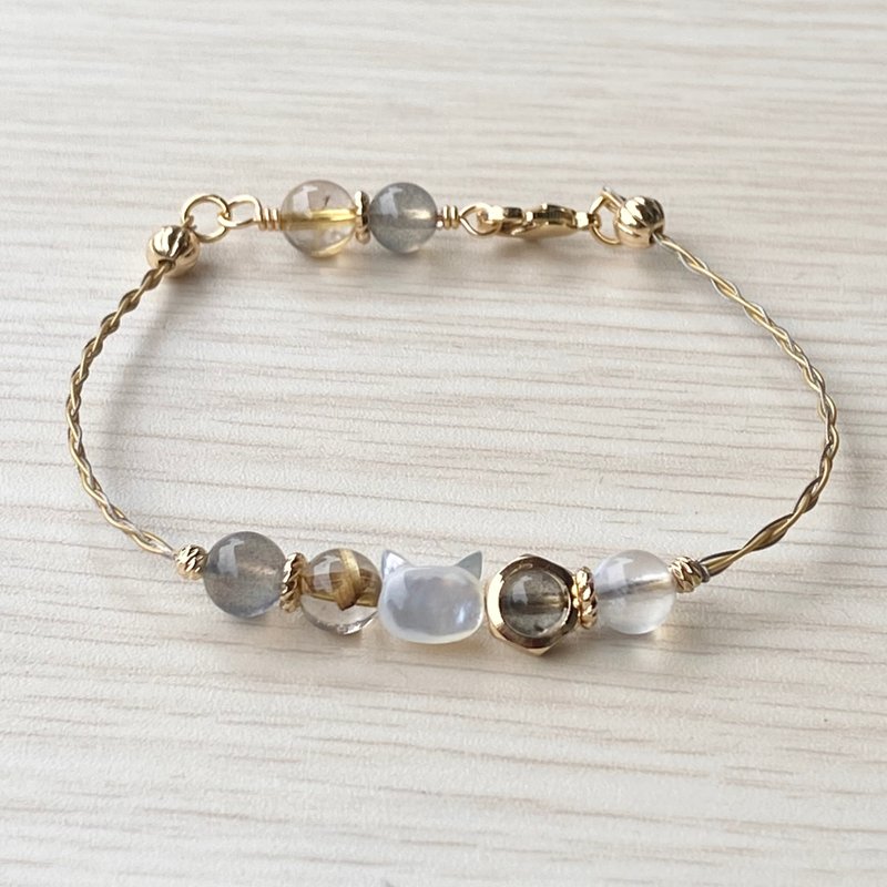 Golden Rhyme Moonlight Snow Dancing Crystal Bracelet Japanese Steel Wire Bracelet - สร้อยข้อมือ - คริสตัล สีเหลือง