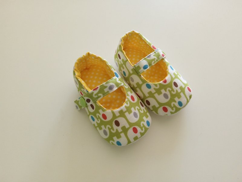 Elephants lined up for a whole month gift baby shoes baby shoes 13/14 - รองเท้าเด็ก - ผ้าฝ้าย/ผ้าลินิน สีเหลือง