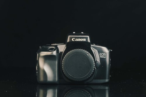 Canon EOS 750 カメラセット Canon EOS 750カメラセット レンズ2本付き Canon EOS 750カメラ