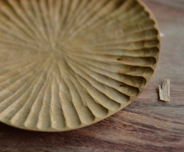 Hand carved chrysanthemum dish--(handmade hand-carved wooden plate 