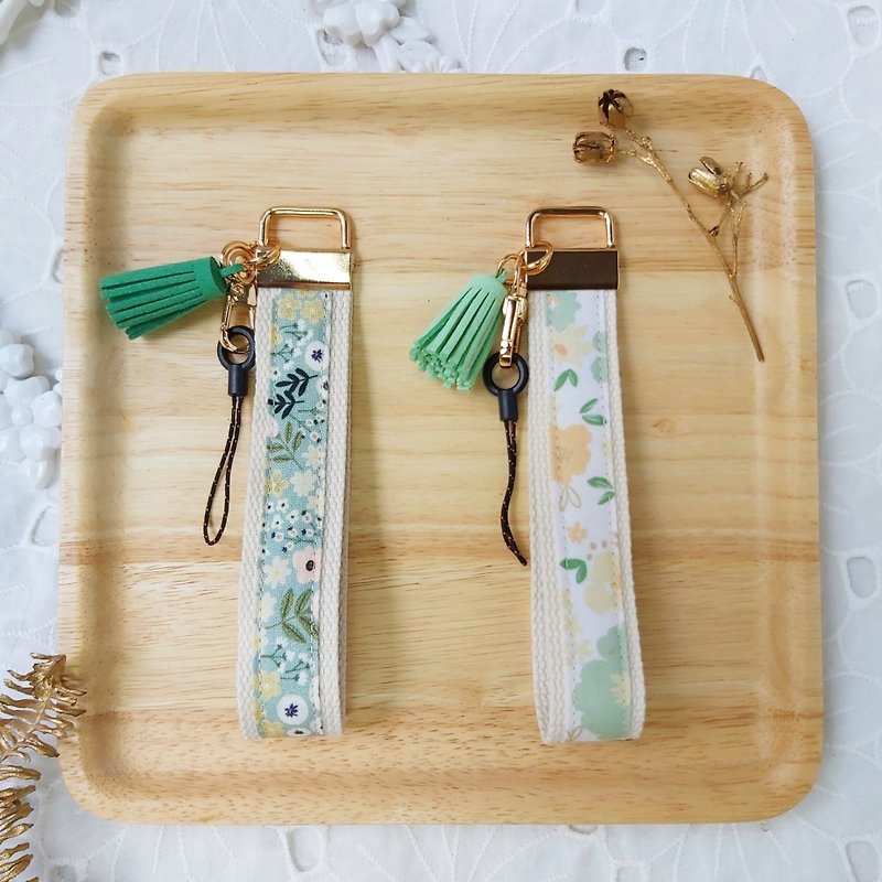 Green Korean flower cloth tassel mobile phone anti-drop wrist strap - เชือก/สายคล้อง - ผ้าฝ้าย/ผ้าลินิน สีเขียว