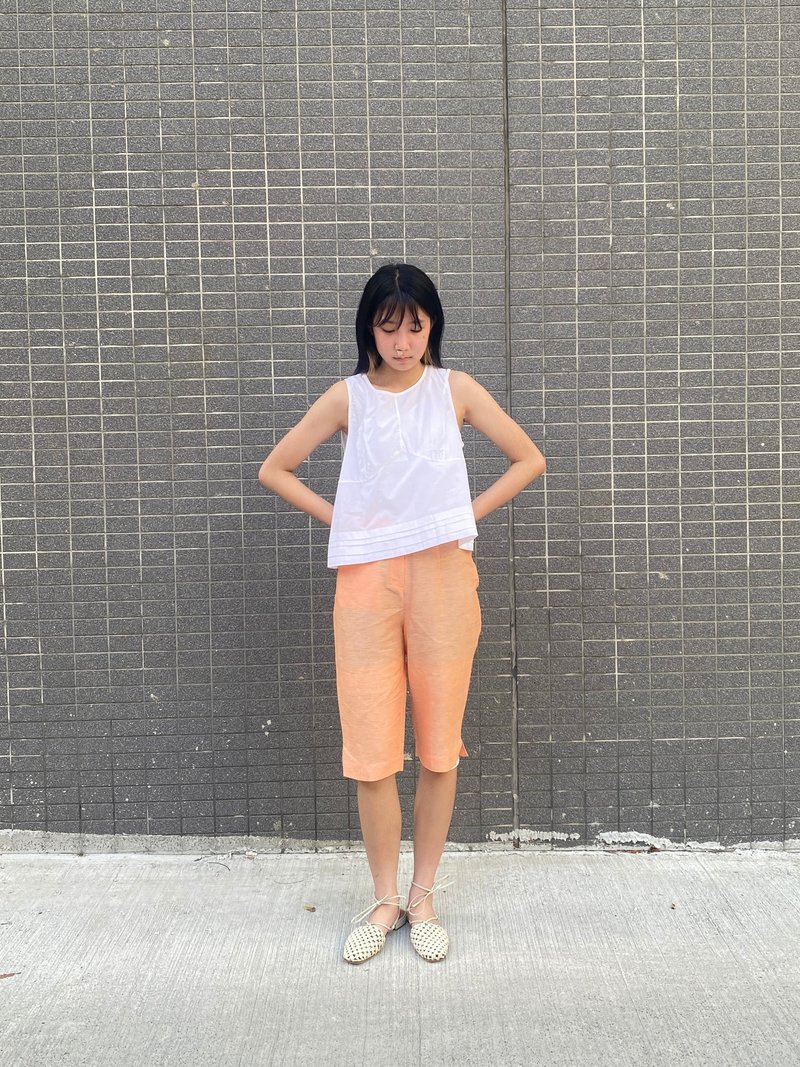 胸造型下襬打褶背心-微瑕 - 背心/無袖上衣 - 棉．麻 白色