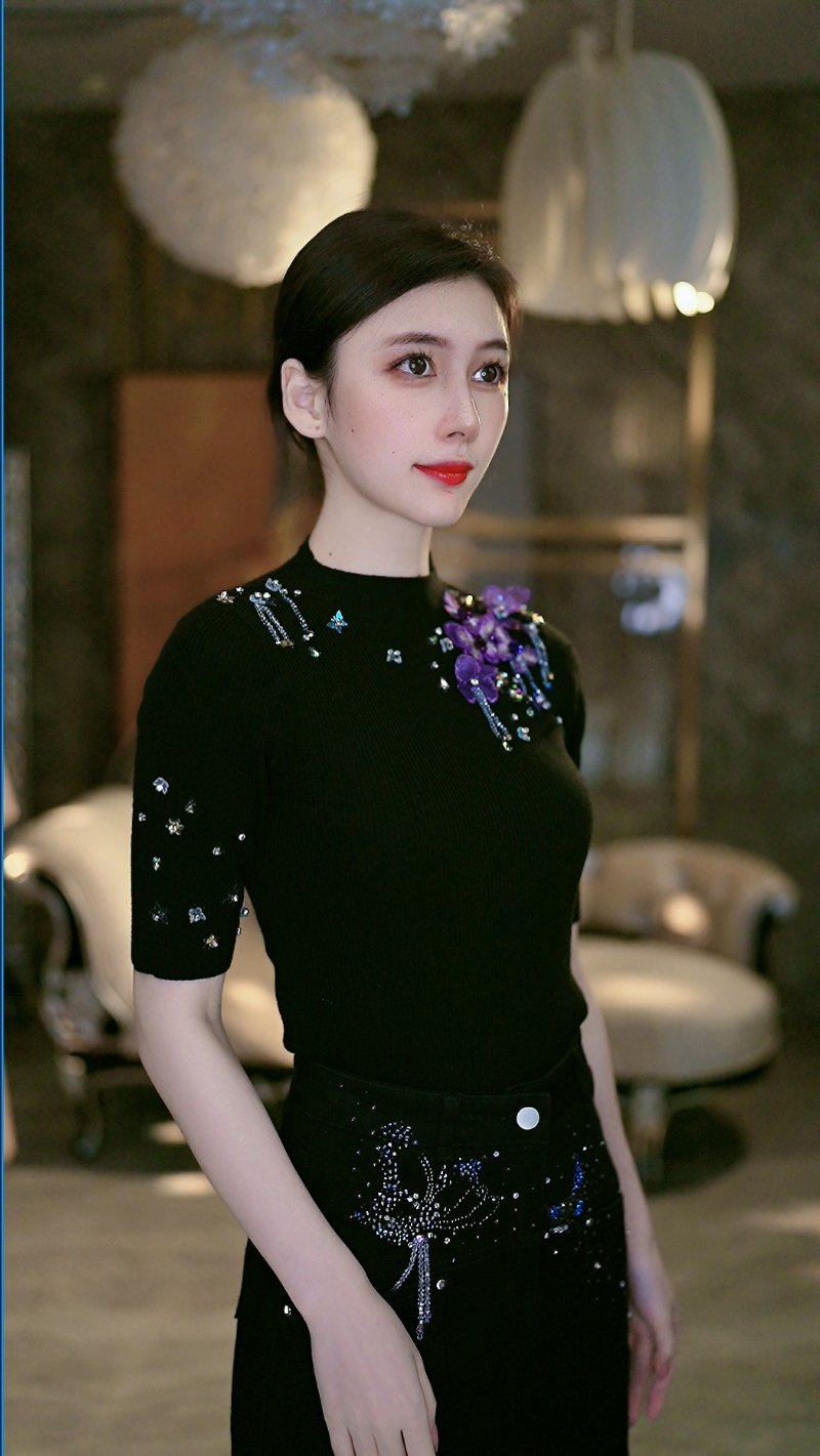 SOLELEGIA BEAD KNIT SLIM T-SHIRT - เสื้อยืดผู้หญิง - วัสดุอื่นๆ สีดำ