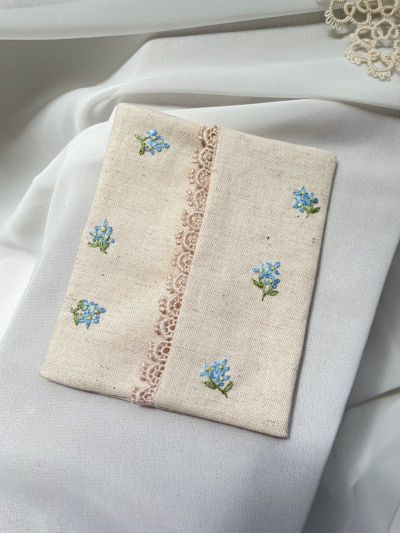 【芳小姐手作】刺繡小物 隨身面紙收納包 謝師禮物 禮物 畢 - 其他 - 棉．麻 藍色