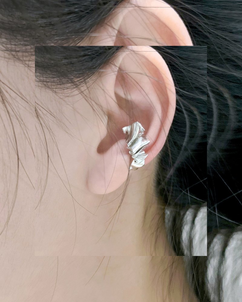 | SLOW MOTION | SILK SCARF SILVER EAR CUFF - ต่างหู - เงินแท้ สีเงิน