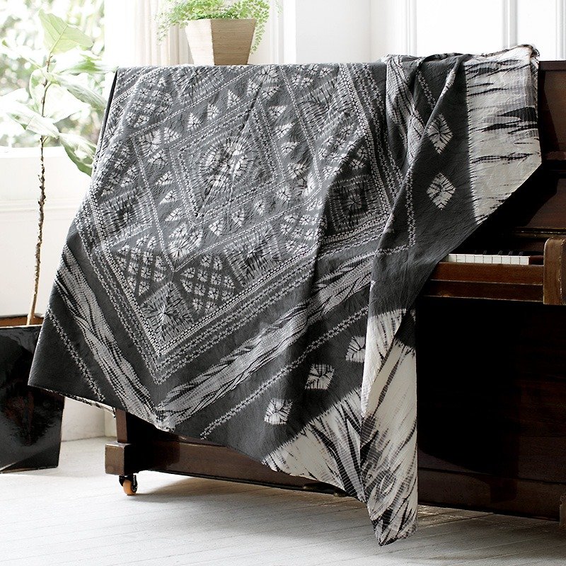 Indigo tie dye throws, tablecloth, bohemian throw, wall hanging, bedding, sheet, - ผ้ารองโต๊ะ/ของตกแต่ง - ผ้าฝ้าย/ผ้าลินิน สีเทา