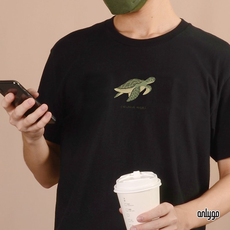 Eco-themed T-shirt Endangered animal clothing/Green sea turtle (same style for men and women) - เสื้อยืดผู้ชาย - ผ้าฝ้าย/ผ้าลินิน 
