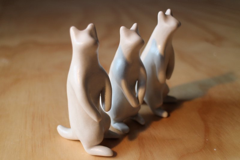 找找貓(幫您繪製家中的貓貓斑紋)-站立貓貓 三隻版 - 花瓶/陶器 - 瓷 白色