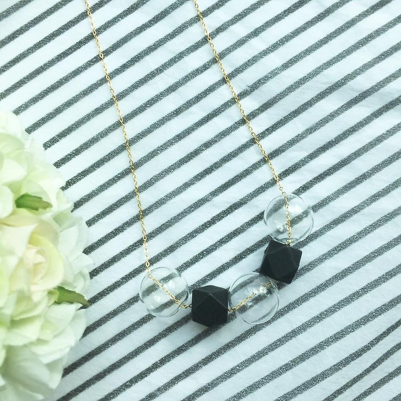 "LaPerle" Geometric ball beads Wood beads Glass beads White Black Original hand-made necklace Necklace jewelry Plated 16K Gold and copper chain Black geometric Necklace Handmade Free Shipping - Chokers - Glass Black