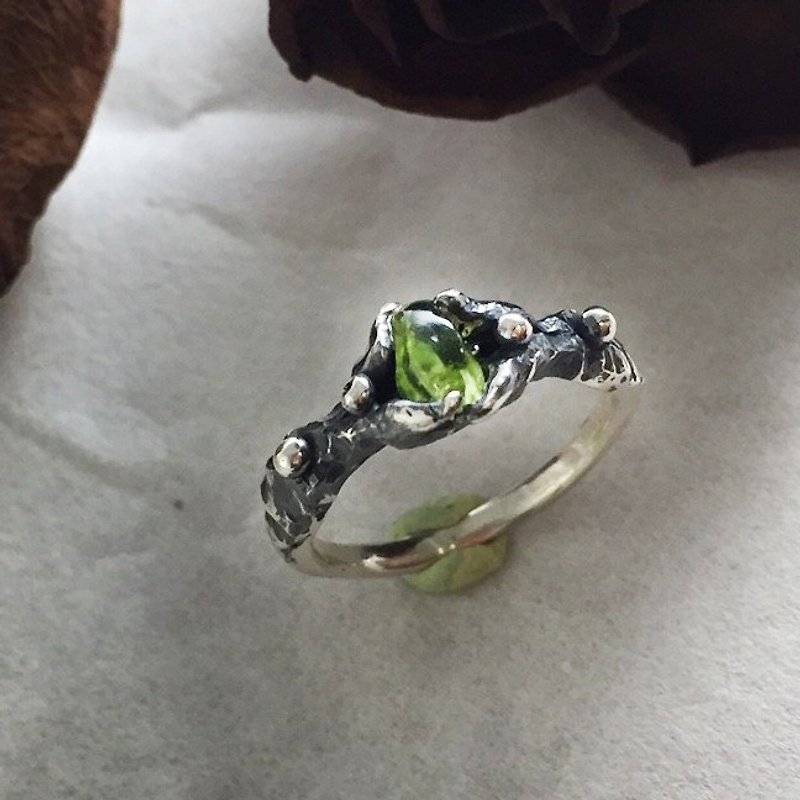 Peridot-Sterling Silver Ring No.1 - แหวนทั่วไป - โลหะ สีเงิน