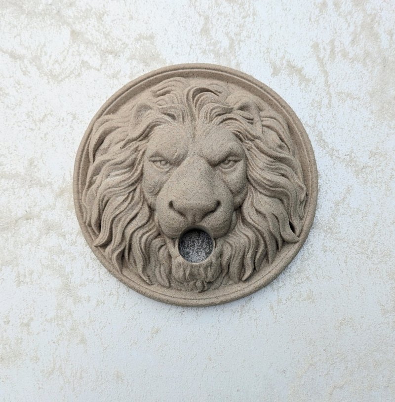 lion head water spout - 壁貼/牆壁裝飾 - 其他材質 