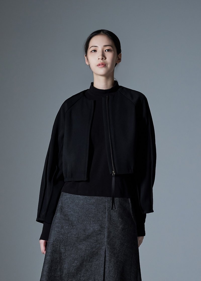 Short zippered jacket with three-dimensional sleeves - เสื้อแจ็คเก็ต - ขนแกะ สีดำ