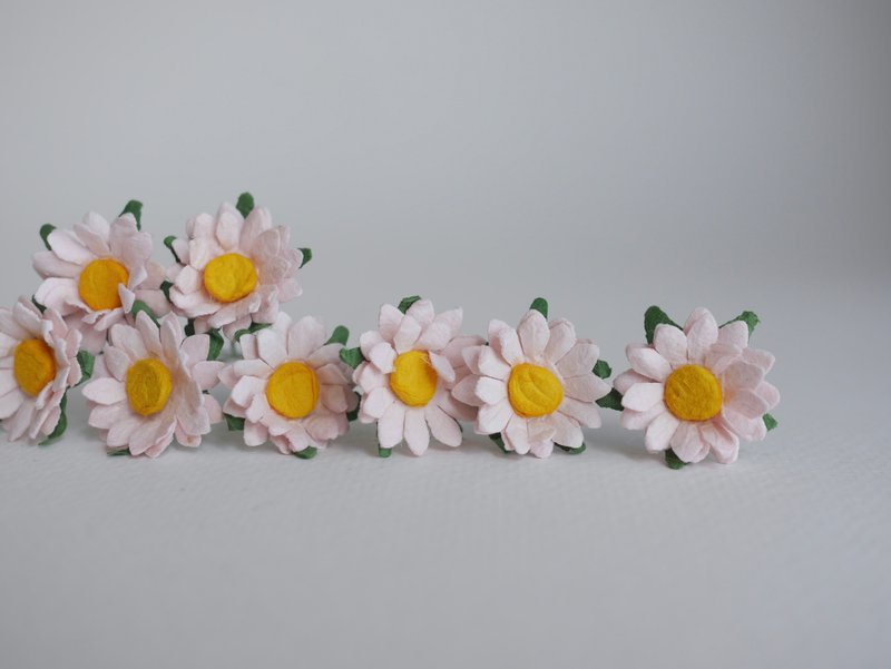 Paper Flower, 50 pieces DIY small daisy flower size 2.00 cm., pale pink color - Other - Paper Pink