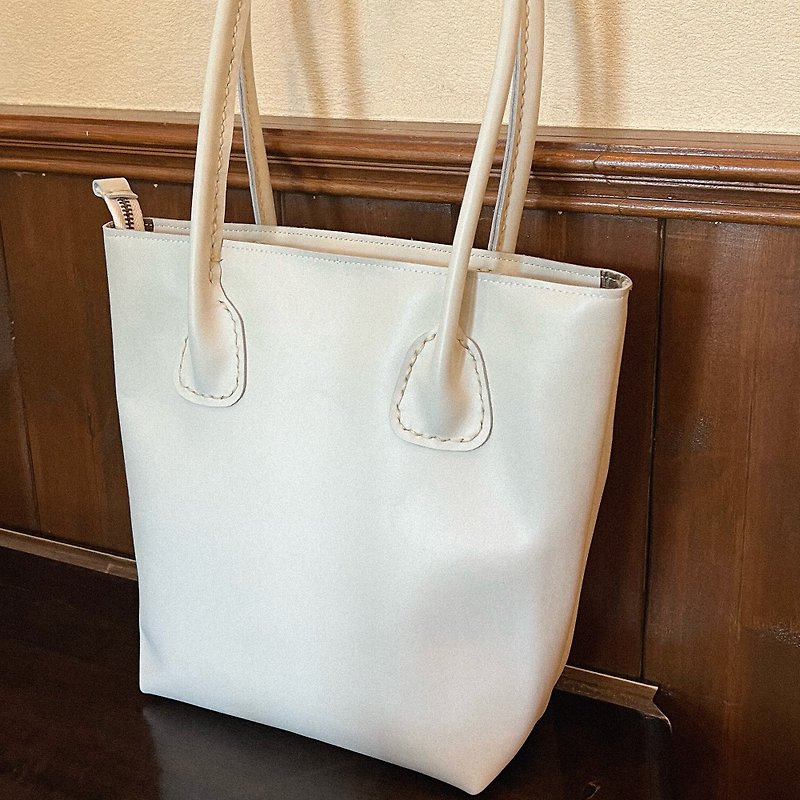 Niche design handmade cowhide underarm bag white cream bag simple tote bag - Messenger Bags & Sling Bags - Genuine Leather White