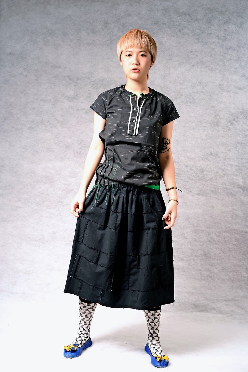 溫度手縫*跳色前襟 棉織上衣(黑/墨綠2色) - 女裝 上衣 - 棉．麻 黑色
