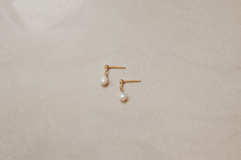 Dolce | Shot 006 - Earrings & Clip-ons - Pearl Gold