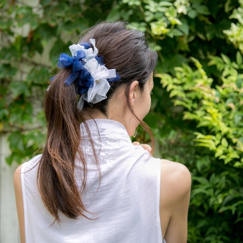 マリン～彩る咲き編みシュシュ - ヘアアクセサリー - その他の素材 ブルー