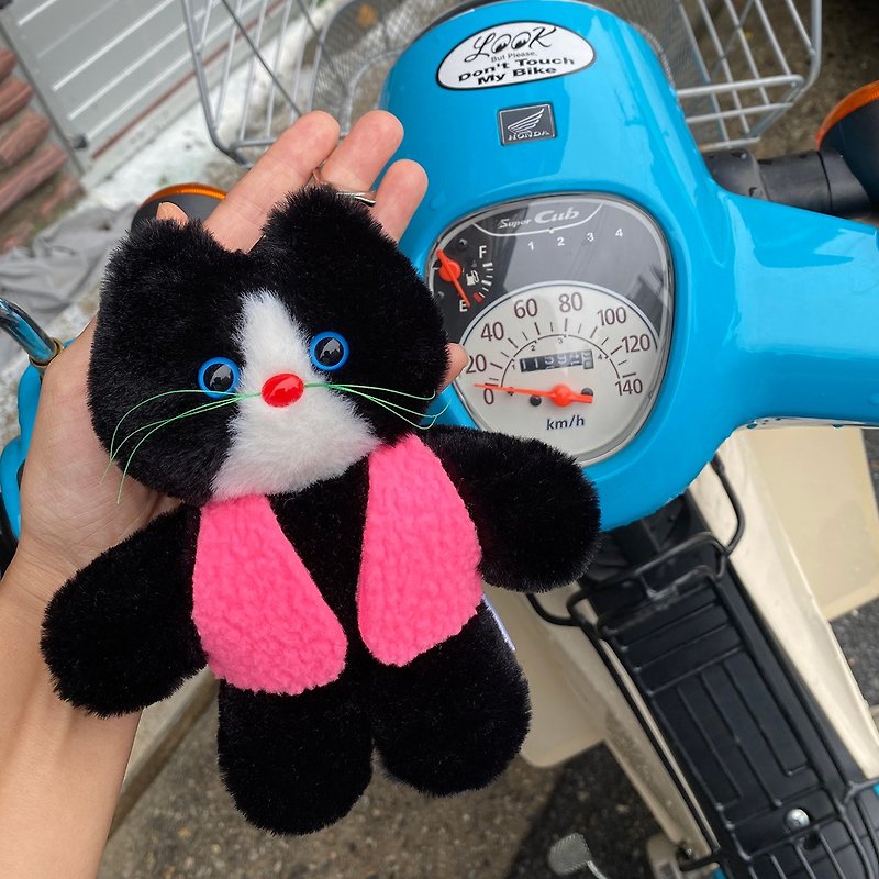 Pippi handcrafted cat toy keychain - อื่นๆ - เส้นใยสังเคราะห์ สีดำ