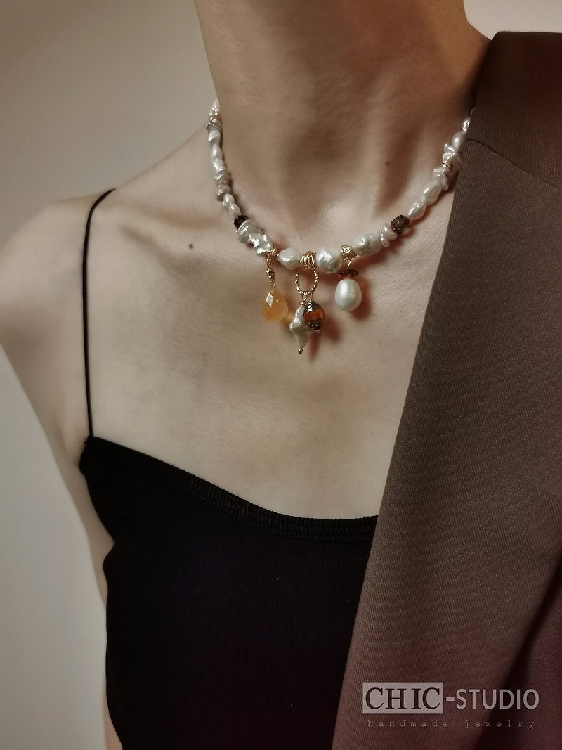 巴洛克珍珠|天然黃水晶| 重工甜酷14KGF包金珍珠寶石短鏈 - 項鍊 - 珍珠 銀色