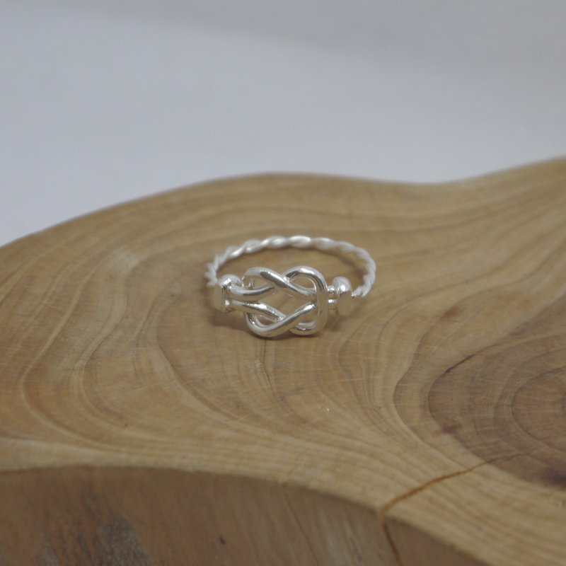 Double flat knot twist sterling silver ring - แหวนทั่วไป - เงินแท้ 