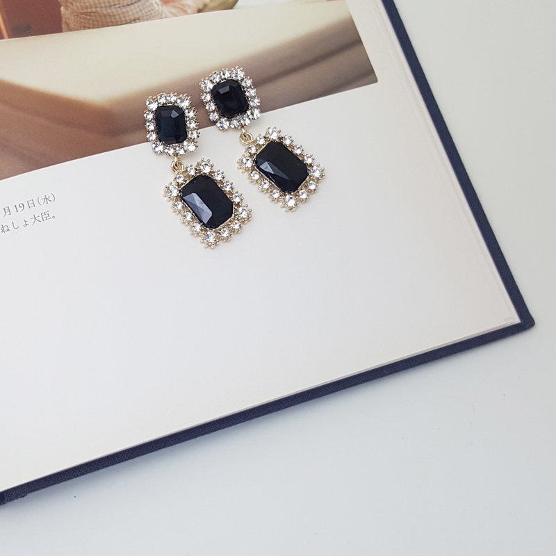 Rectangle black Cubic Zirconia Earrings,Swarovski Rhinestone Stud Earrings - 耳環/耳夾/耳骨夾 - 其他材質 黑色