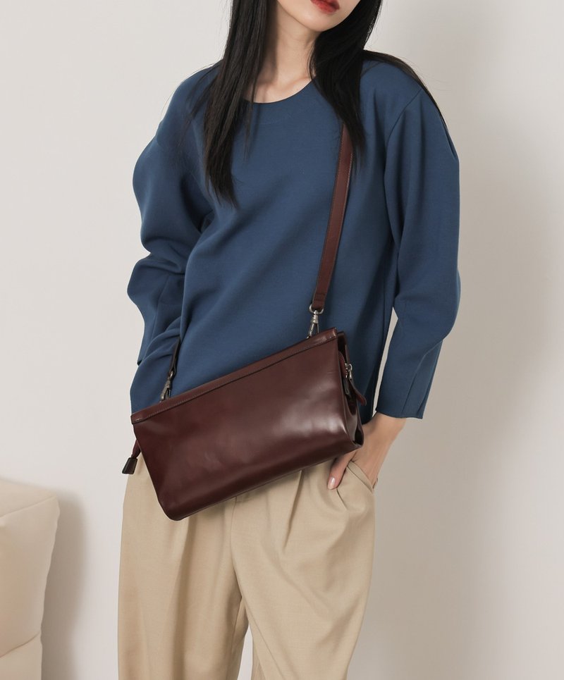 Genuine leather simple slanted shoulder bag red - กระเป๋าคลัทช์ - หนังแท้ สีแดง