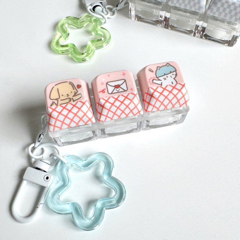 Love Letter Keycaps Keychain Fidget Keyring - 吊飾/掛飾 - 塑膠 