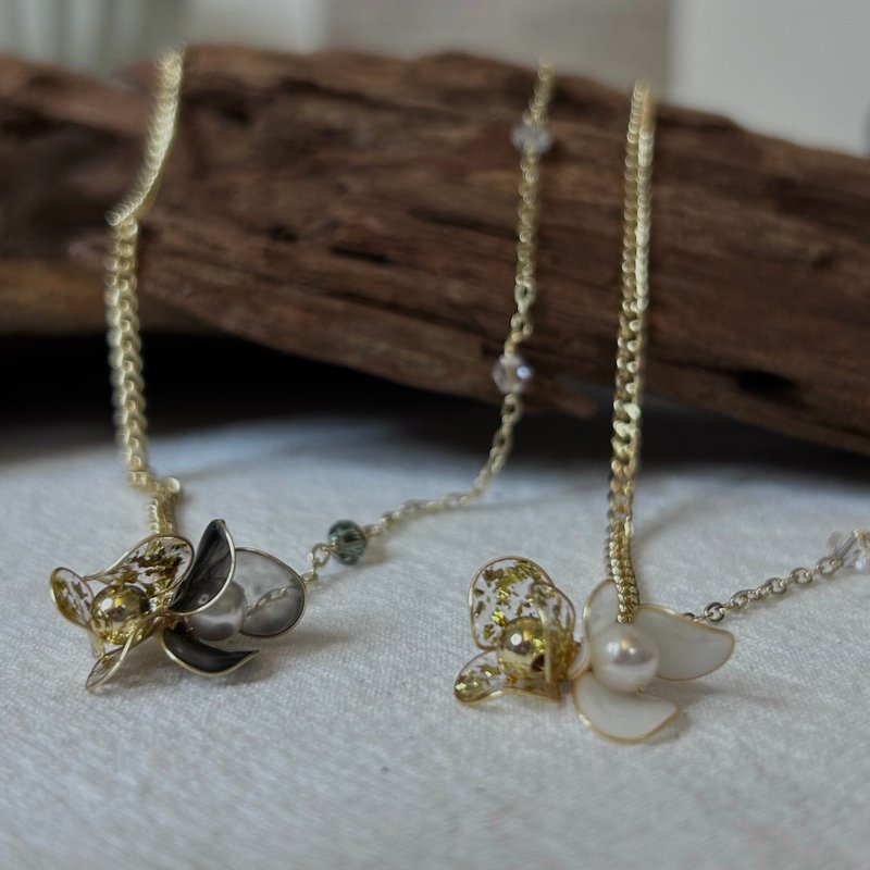 [Slightly Blooming] Necklace Crystal Flower Ornaments - Necklaces - Resin 