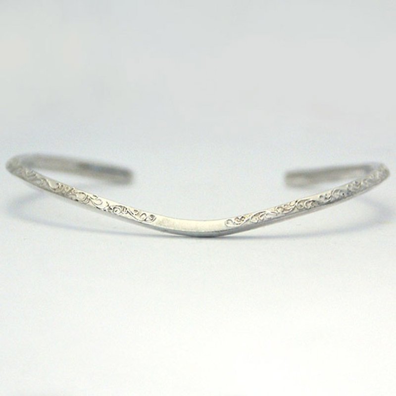 Delicate arabesque Silver bangle - Bracelets - Other Metals Silver