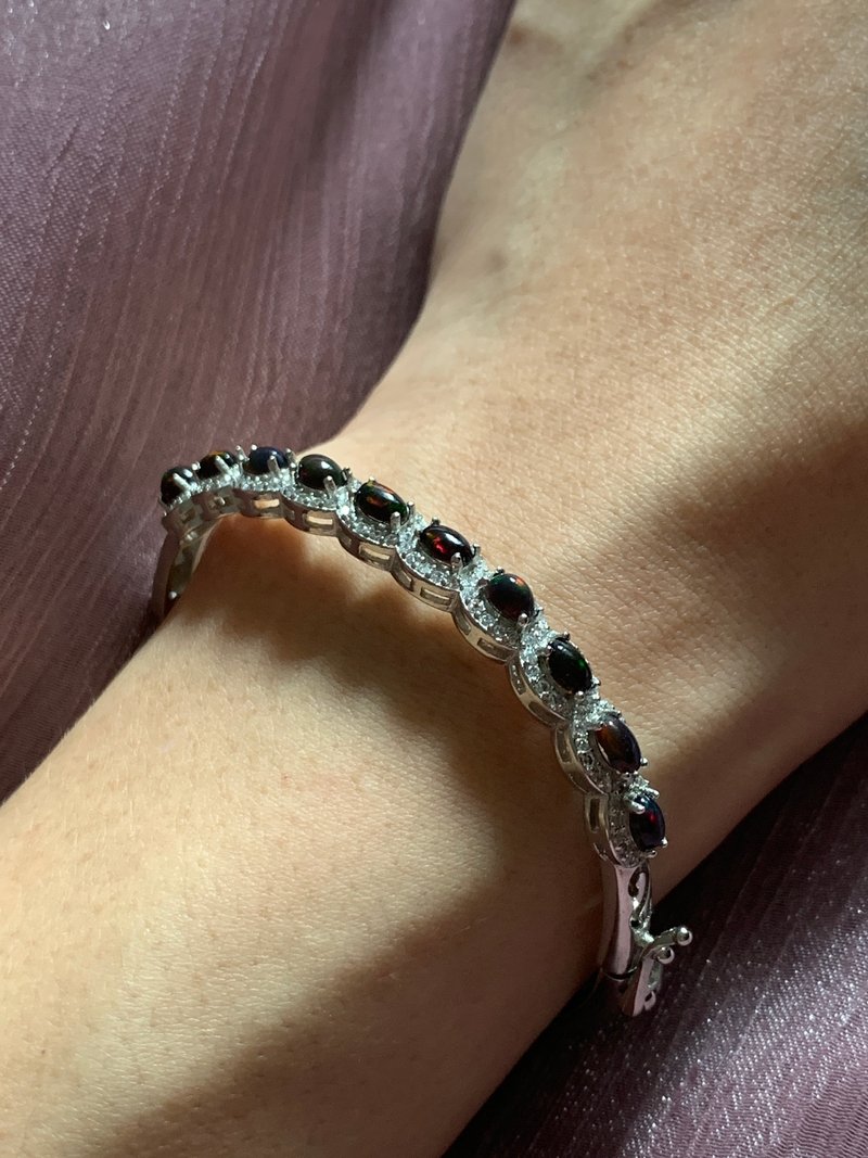 Crystal.EAA ブラックオパール ファイアエッグカットバングル - ブレスレット - 宝石 ブラック