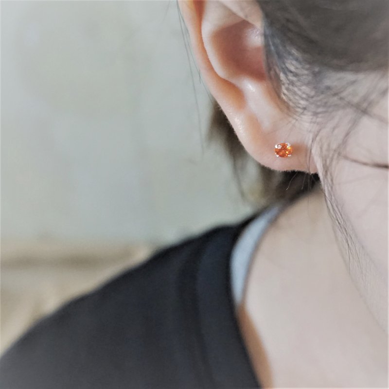 << modo彩鋯耳針 - 橘紅色 >> 925純銀耳針 / 一對 (附925銀耳扣) - 耳環/耳夾 - 純銀 橘色