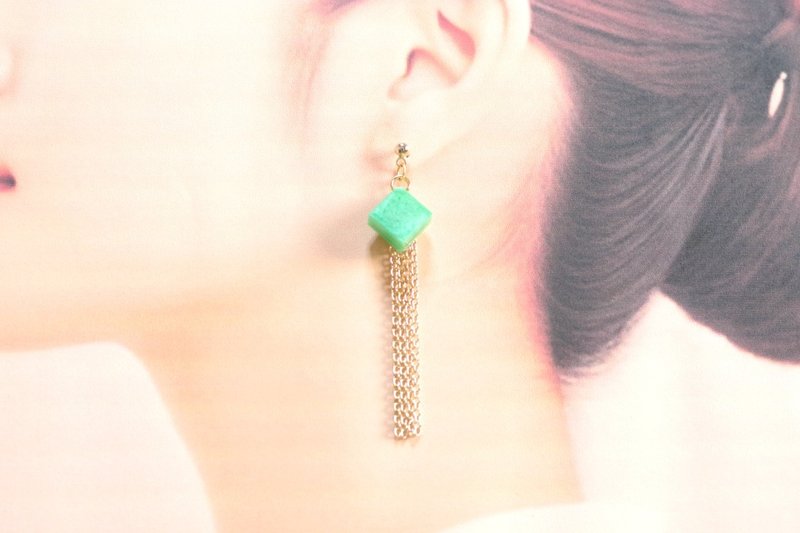 レジンアート　キューブとフリンジのピアス・白昼の双の翅 - 耳環/耳夾/耳骨夾 - 樹脂 綠色