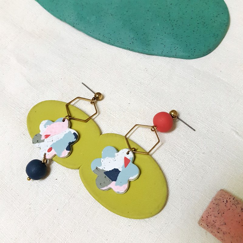 Summer Fruit Series-baby color double-sided pattern asymmetric flower earrings (can be changed to Clip-On ) - Earrings & Clip-ons - Clay Multicolor