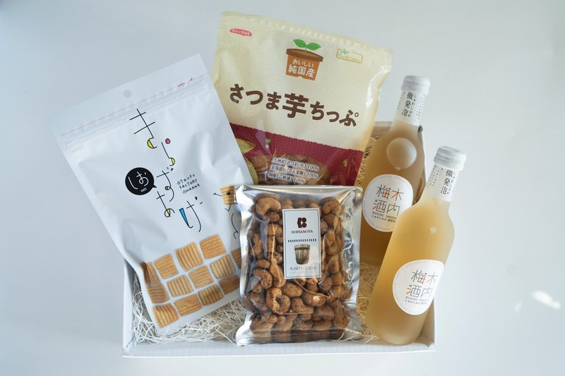 【日本直送】下酒零食組 氣泡梅酒+黑胡椒腰果+鬆餅粉+蕃薯脆片+鹽味豆渣脆片 - 零食/點心 - 其他材質 