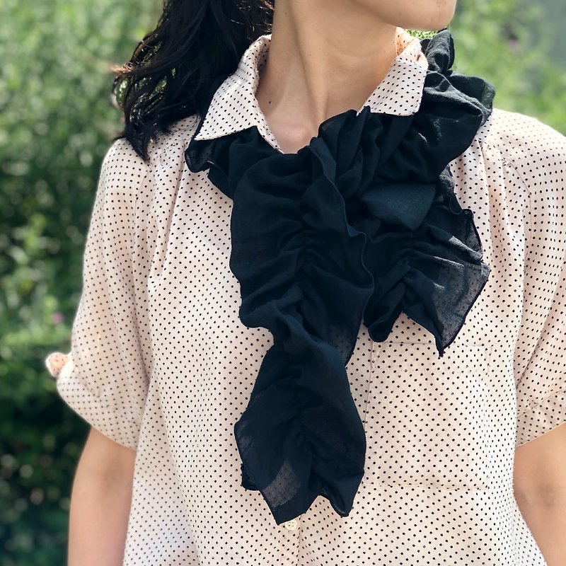 Ballett plain ruched scarf, black, very popular, fluffy and soft, easy to wear with one touch, 100% cotton, made in Japan - ผ้าพันคอ - ผ้าฝ้าย/ผ้าลินิน สีดำ