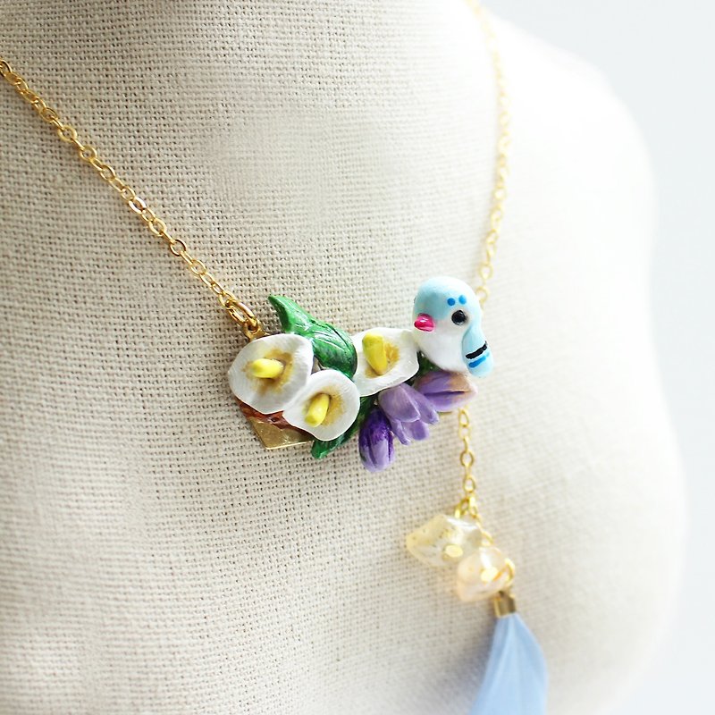 Spring Bird & White Flowers necklace - polymer clay handmade necklace - สร้อยคอ - ดินเผา ขาว