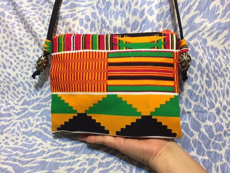 【熱戀非洲】非洲花布側背包-迦納肯特 - 側背包/斜背包 - 棉．麻 