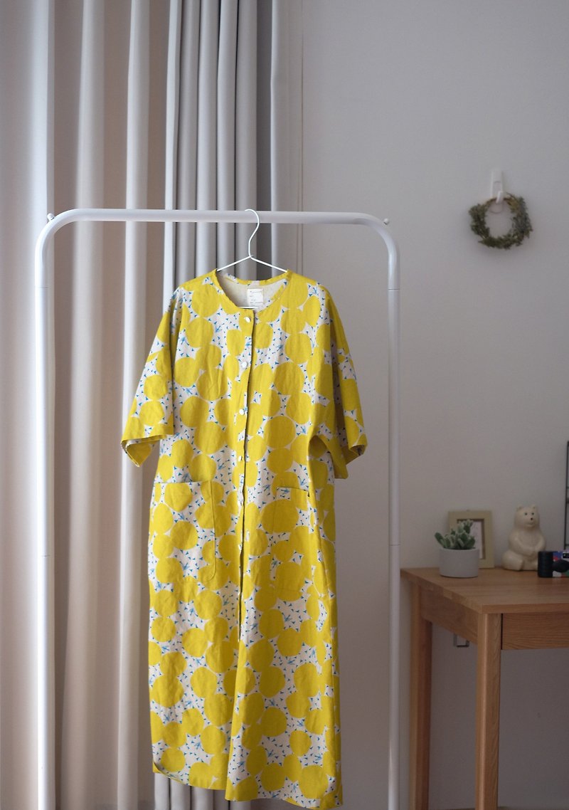 Spot a lemon yellow macaron bluebird Japanese wide version long dress shirt - เสื้อผู้หญิง - ผ้าฝ้าย/ผ้าลินิน สีเหลือง
