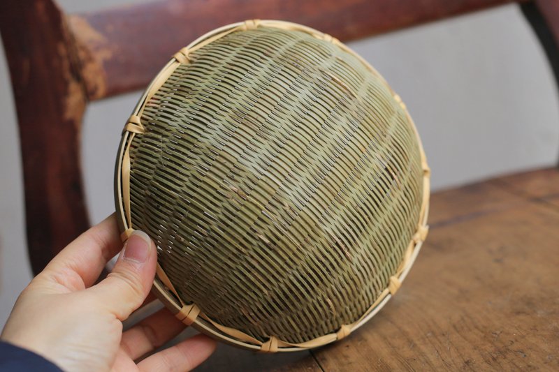 Bamboo weaving series | Green leather drain basket small | Storage basket fruit and vegetable basket storage basket | Hand polished - Shelves & Baskets - Bamboo 