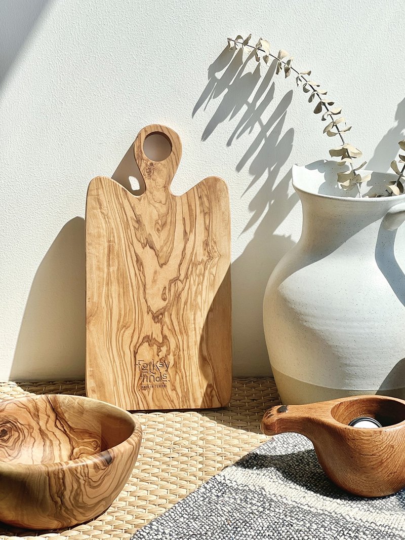 Handcrafted Olive Wood Crown Shape Chopping Board - ถาดเสิร์ฟ - ไม้ 