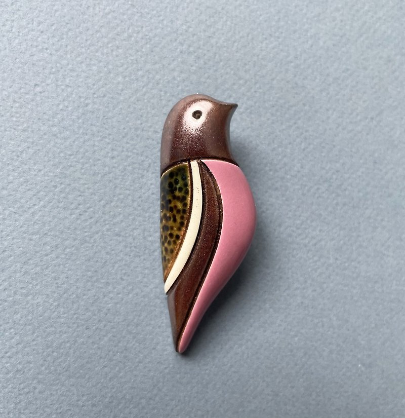 Bird Ceramic Brooch. Pottery Pin. Jewelry. Gift - 胸針/心口針 - 陶 粉紅色
