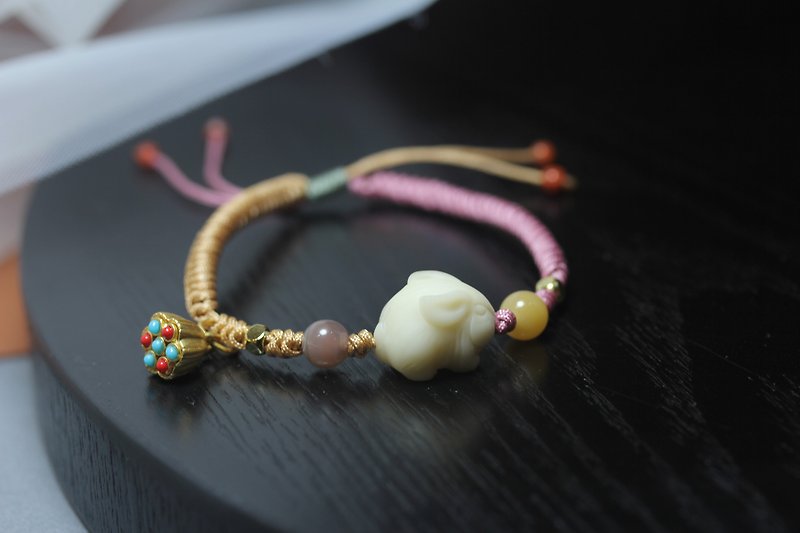 [Jade Rabbit] Pre-order cute little bunny rabbit bracelet hand-designed braided bracelet lucky - สร้อยข้อมือ - หยก สีเหลือง