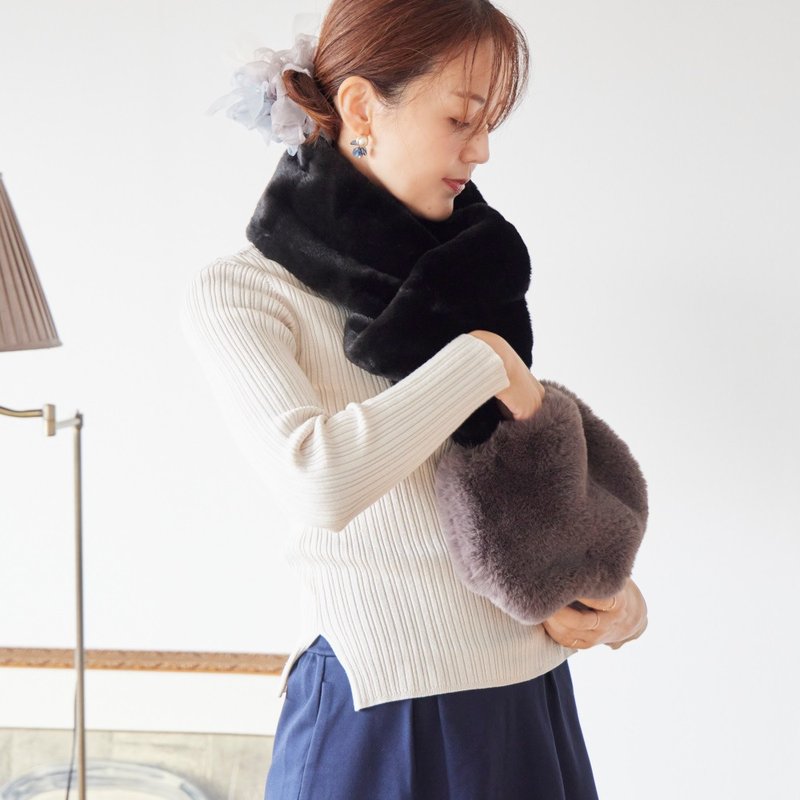 Wrap and hug scarf pouch | Brushed/Black - ผ้าพันคอถัก - วัสดุอื่นๆ สีดำ