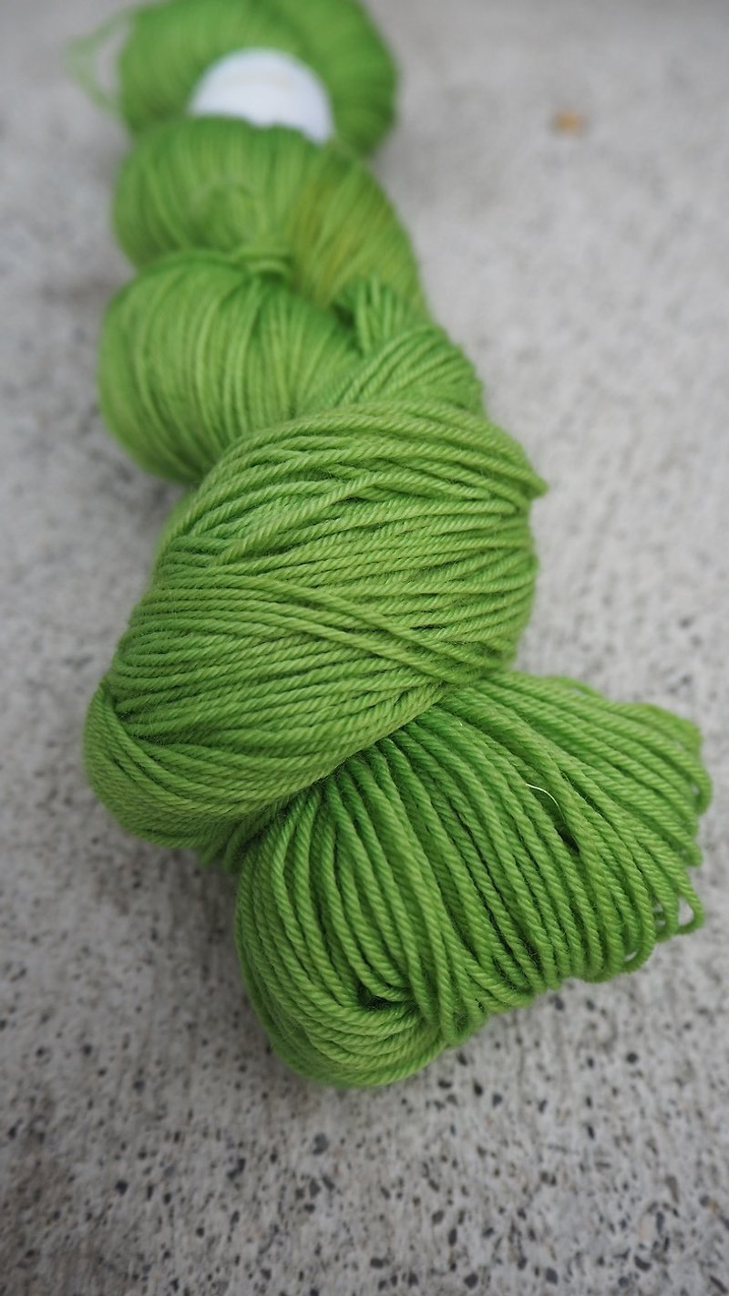 手染線。鮮綠(Sock yarn/ 襪線) - 編織/刺繡/羊毛氈/縫紉 - 羊毛 綠色
