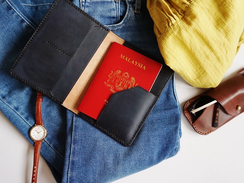 Customized Gift Black Leather Passport Cover/ Sleeve with Credit Card pocket - ที่เก็บพาสปอร์ต - หนังแท้ สีดำ
