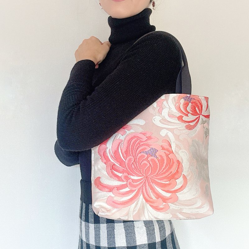 Tote bag remade from obi (Rangiku) - Handbags & Totes - Silk Pink