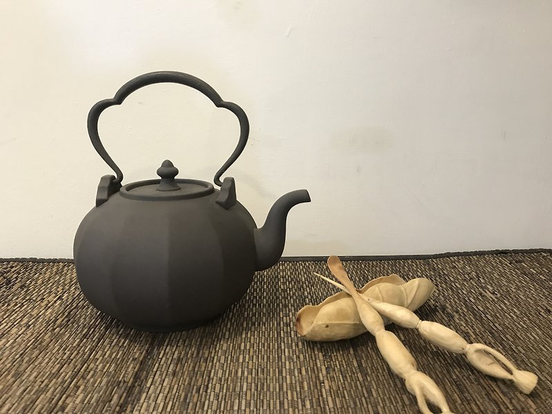 Taiwan refined Miyoshi strict selection of rock and ore kettle polygonal palace kettle - ถ้วย - ดินเผา 