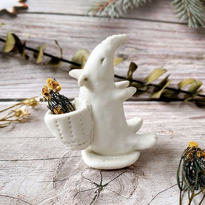 【手作陶藝禮盒】背包馬來貘|手陶藝|小花器|乾燥花|生日禮物 - 花瓶/花器 - 瓷 白色
