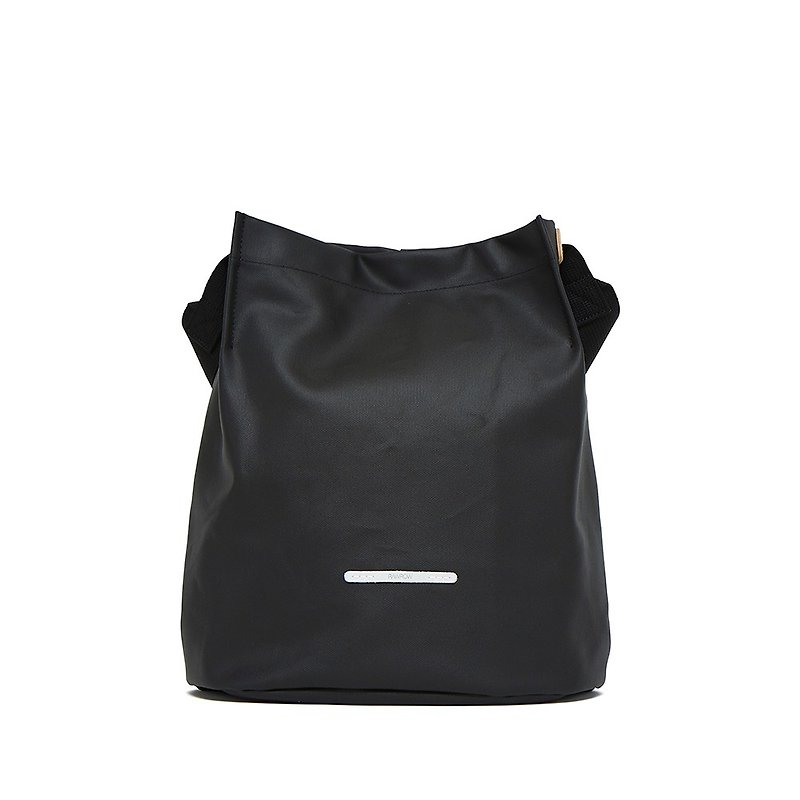 城市系列-雙背帶帆布水桶包(中)-墨黑-RCR700BK - 側背包/斜背包 - 其他材質 黑色