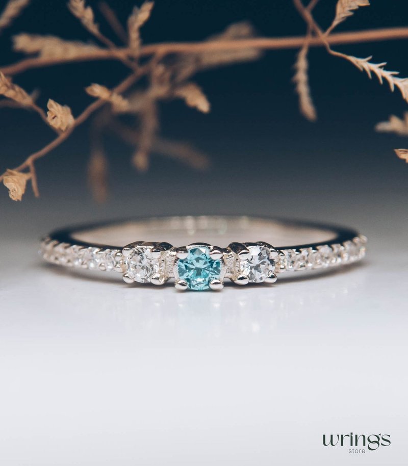 Three Stone Cute Swiss Topaz Engagement Ring & Small White Simulated Diamonds - 戒指 - 純銀 藍色